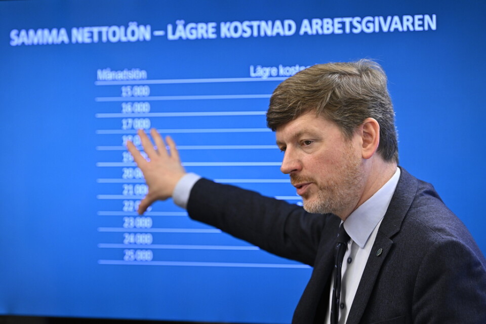 Centerpartiets ekonomiskpolitiske talesperson Martin Ådahl vill få in fler människor i arbete.