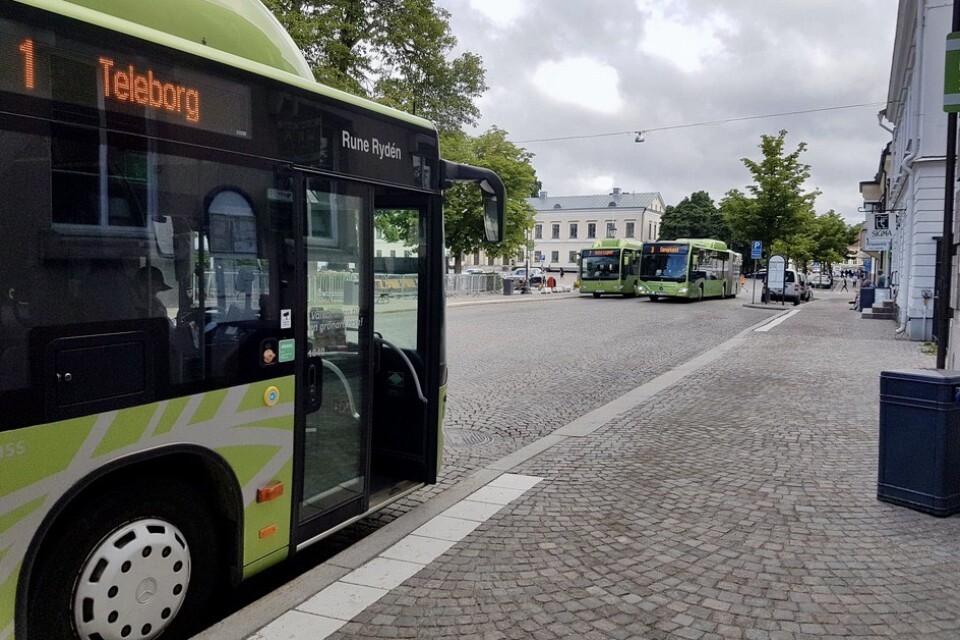 Stadsbuss på Kronobergsgatan i Växjö.