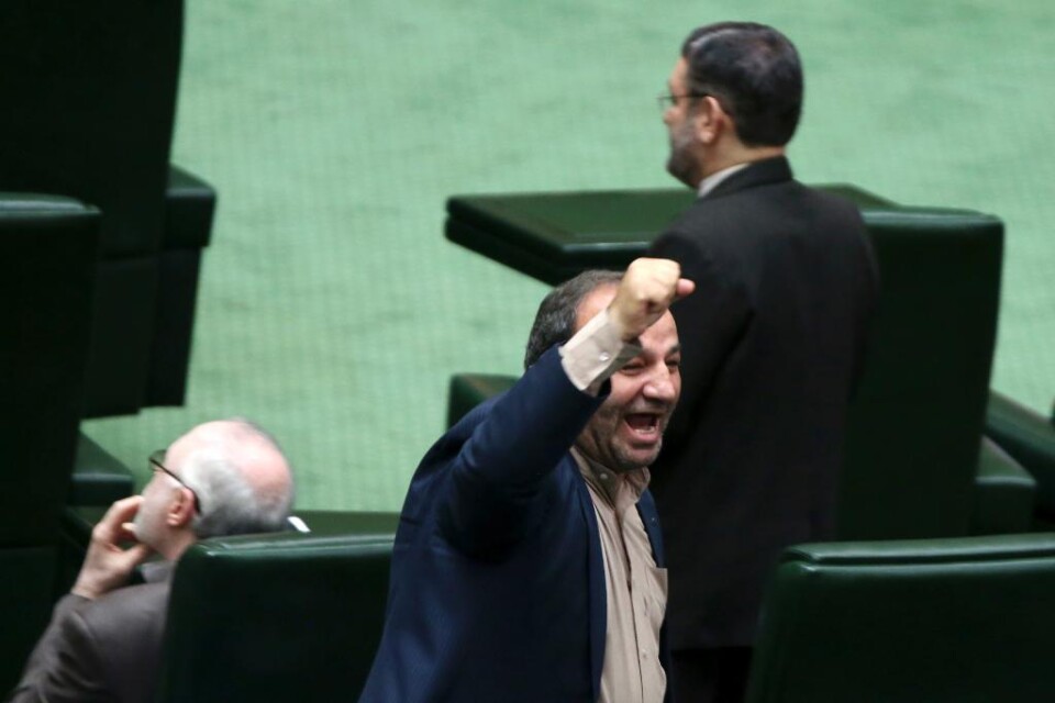 Irans parlament har godkänt det historiska kärnenergiavtalet som i somras tecknades mellan Iran och Frankrike, Kina, Ryssland, Storbritannien, USA och Tyskland (P5+1-länderna). In det sista debatterade konservativa och mer reformvänliga parlamentsledamö