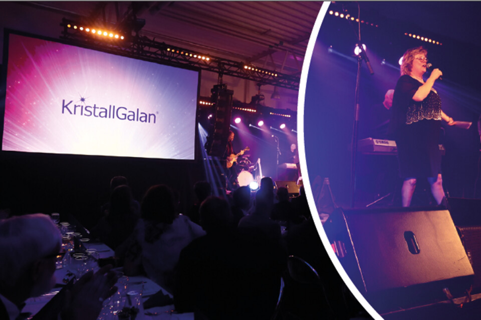 Kristallgalan är igång. Företagsgruppens verksamhetsledare Helen Karlsson inledde med att riva av en låt från scen.