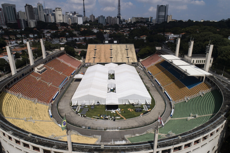 Ett fältsjukhus har byggts i en stadion i São Paulo.