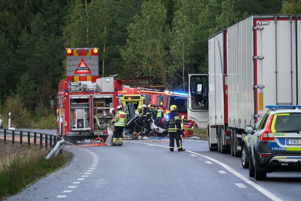 Två personbilar frontalkolliderade utanför Lindshammar i september 2021. Tre personer avled i samband med olyckan.