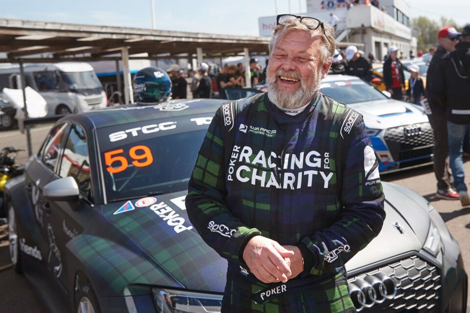 Peter "Poker" Wallenberg kör serien TCR Scandinavia under projektet ”Racing for Charity”. Tillsammans med partners inom näringslivet stöttar han fem ideella organisationer.