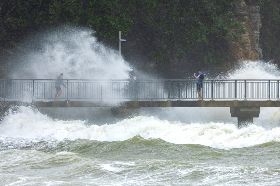Cyklonen Gabrielle drog in över Nya Zeeland. Bild från Auckland på söndagen.