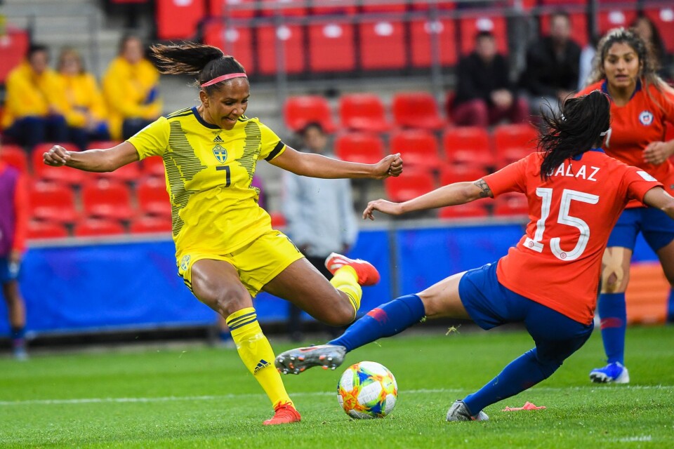 Framtiden? 23-åriga Madelen Janogy var tungan på vågen i premiären mot Chile. Hon hoppade in i den 81:a minuten, spelade fram till första målet och satte det andra själv. Sverige vann matchen med 2-0.