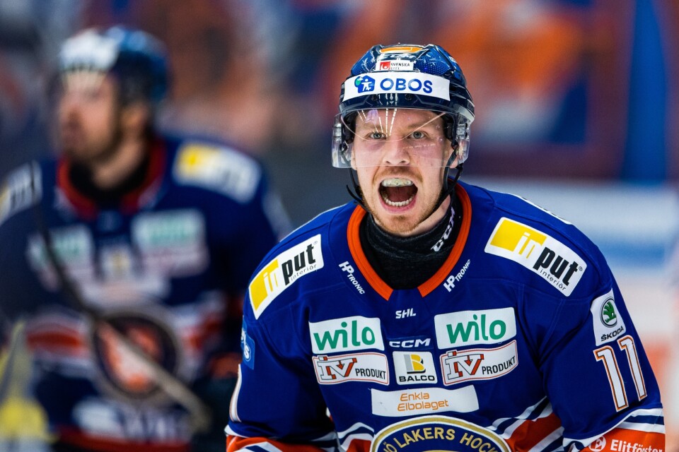 Växjös Kalle Kossila efter att han kvitterat till 2-2 under ishockeymatchen i SHL mellan Växjö och Leksand den 21 januari 2023.