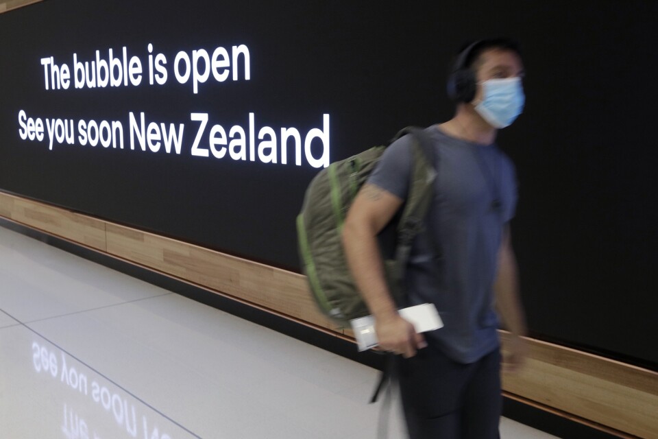 En passagerare på Sydneys flygplats på väg till Nya Zeeland.