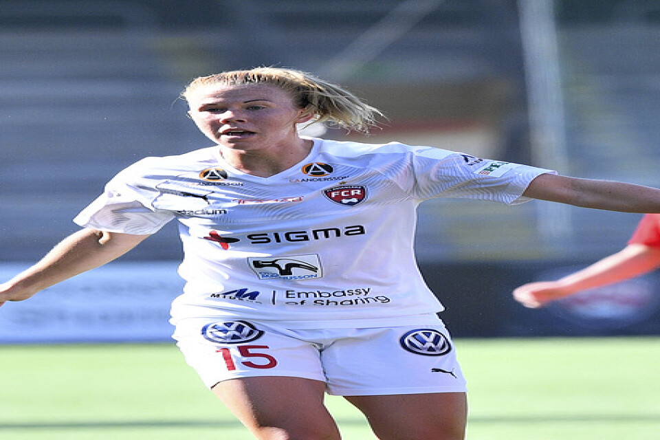 Jessica Samuelsson (till vänster) gjorde sin första match från start på tio månader när Rosengård slog Örebro.