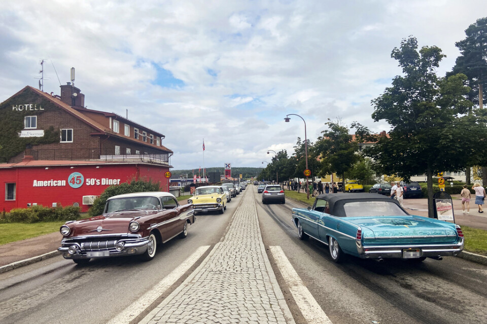 I centrala Rättvik var det långa bilköer på lördagen.