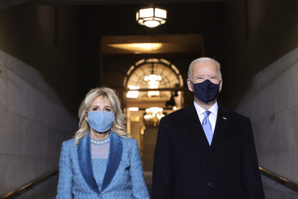 Tillträdande president Joe Biden och hustru Jill anländer till USA:s kongress.
