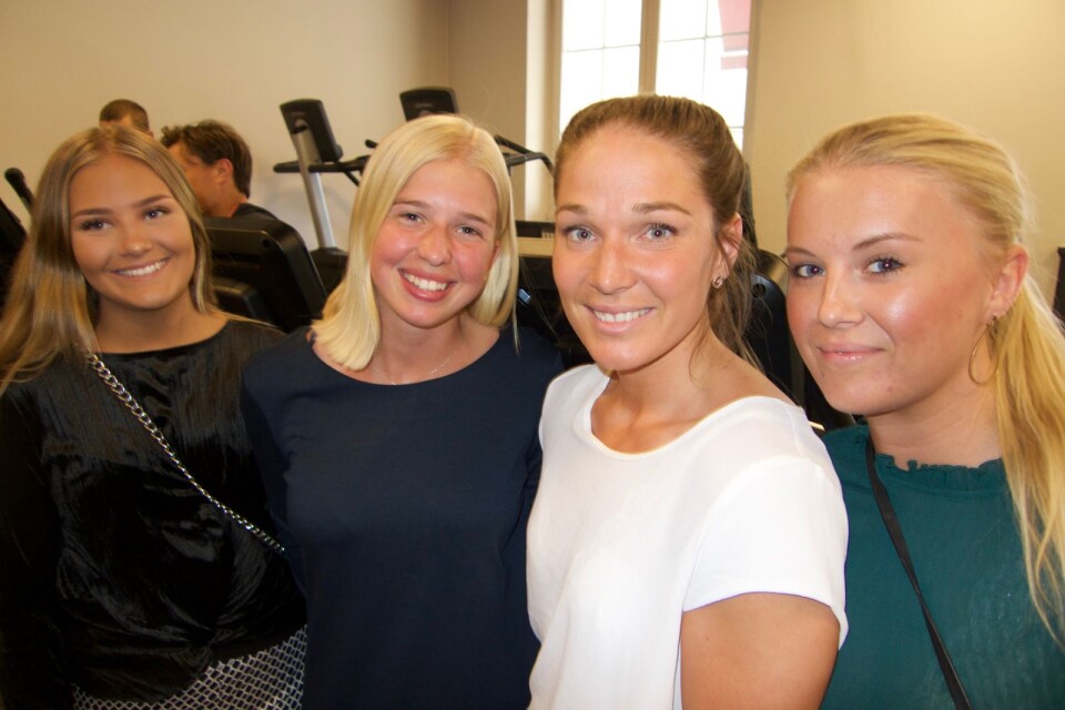 Jobbar i reception/instruktörer gör från vänster Elin Ekman, Linn Ahlqvist, Nicolina Besalareff och Hanna Nilsson.