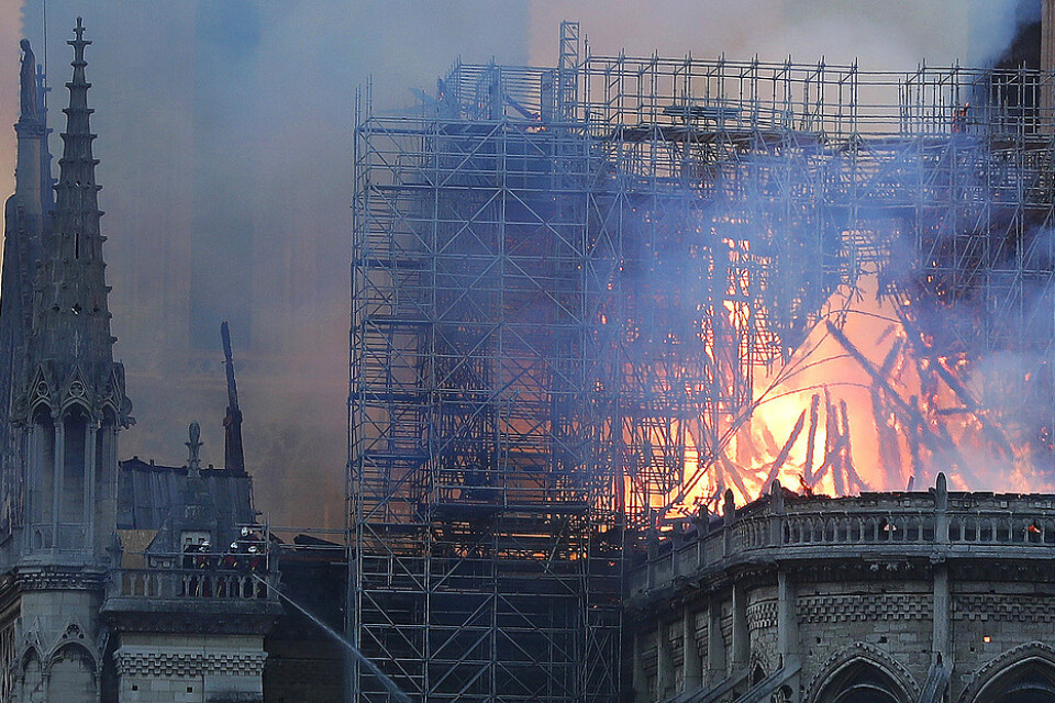 Nyheten om branden i Notre-Dame har skakat världen.