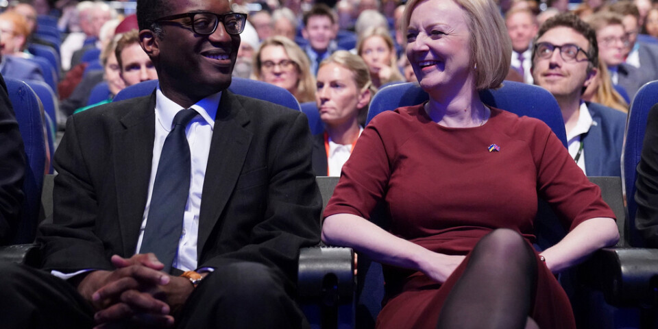 Storbritanniens finansminister Kwasi Kwarteng till vänster och den brittiska premiärministern Liz Truss på Konservativa partiets kongress som inleddes i Birmingham på söndagen.
