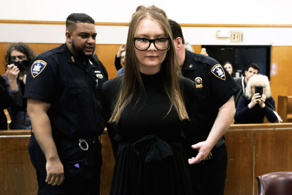 Verklighetens Anna Sorokin dömdes 2019 till fyra till tolv års fängelse för bedrägerier, men släpptes i förtid redan i fjol. Arkivbild.