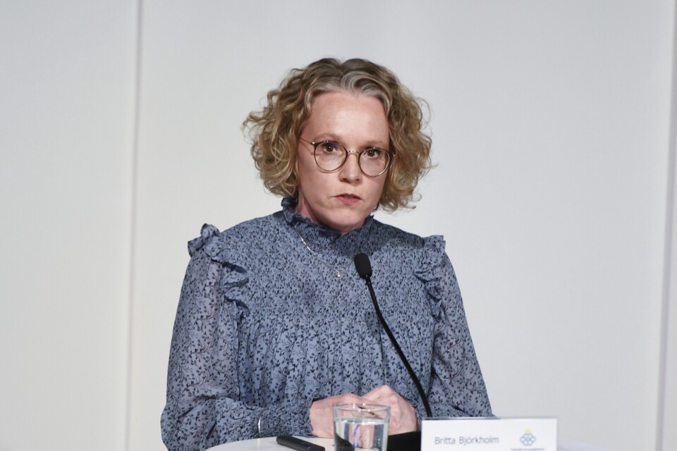 Britta Björkholm, avdelningschef, Folkhälsomyndigheten vid tisdagens myndighetsgemensamma presskonferens.
