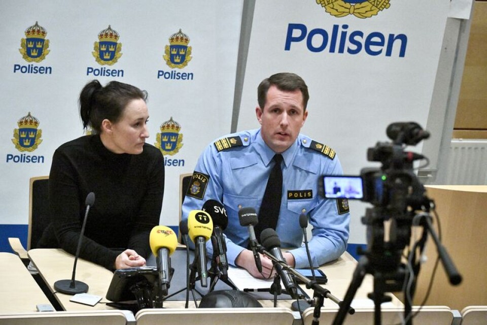 Lisa Gren och Mattias Sigfridsson vid Polisen region Syd håller pressträff i polishuset i Växjö efter ett större tillslag mot organiserad människohandel som genomförts i Kronobergs och Kalmar län samt i utlandet under tisdagsmorgonen.