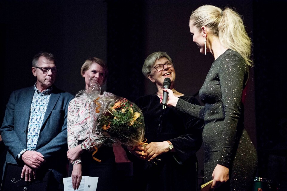 ”Av glädje bygger man musik”, konstaterade Smålandsposten chefredaktör Kristina Bingström och delade ut Mera Tingsryds stipendium för femte gången. Från vänster: artikelförfattaren, Kristina Bingström, Rita Fröberg och konferenciern Jennifer Carlsson.
