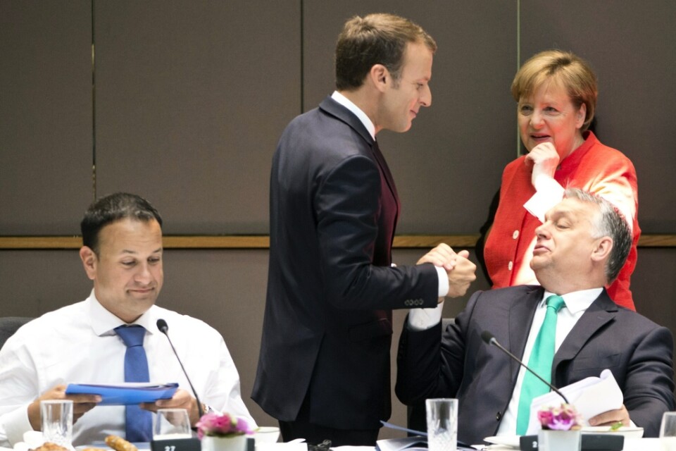 Frankrikes president Emmanuel Macron, Tysklands förbundskansler Angela Merkel och Ungerns premiärminister Viktor Orbán under ett EU-toppmöte i Bryssel. På bilden syns även Irlands premiärminister Leo Varadkar. Arkivbild.