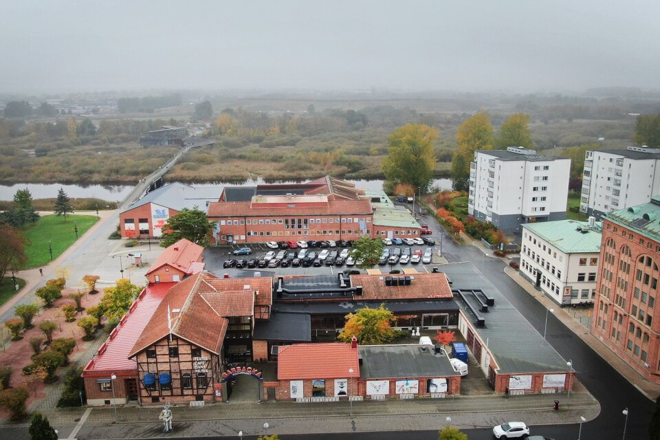 När nya badhuset byggs på Näsby vill högskolan flytta till Tivolibadets tomt.