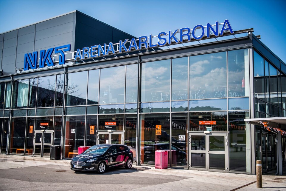 NKT Arena Karlskrona fick byggas om för över 80 miljoner kronor när Karlskrona gick upp i SHL. I dag har KHK en arenahyra på nästan tre miljoner kronor mer än IKO.