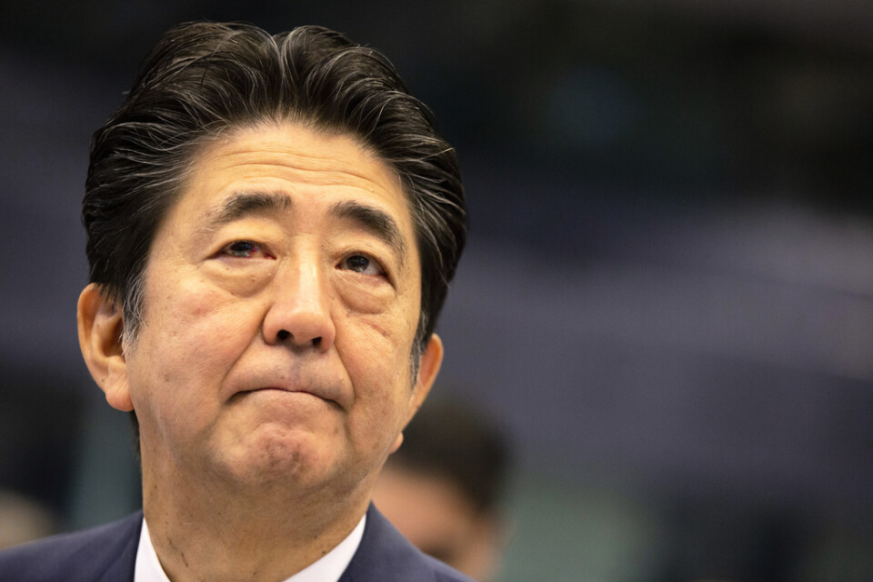 Japans regering, med premiärminister Shinzo Abe, har efter två uppskov genomfört en momshöjning som befaras slå mot japansk konsumtion och därmed tillväxten i landet. Arkivbild.