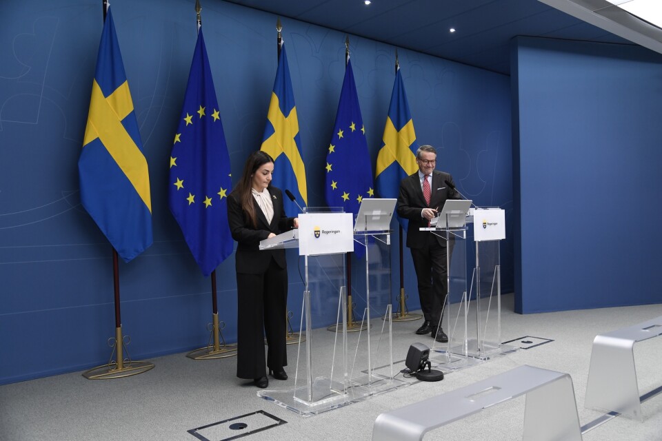 Kulturminister Parisa Liljestrand (M) ger ordföranden för kommittén Göran Hägglund goda möjligheter att föreslå ett tydligare oberoende för Sveriges Television, Sveriges Radio och utbildningsradion.