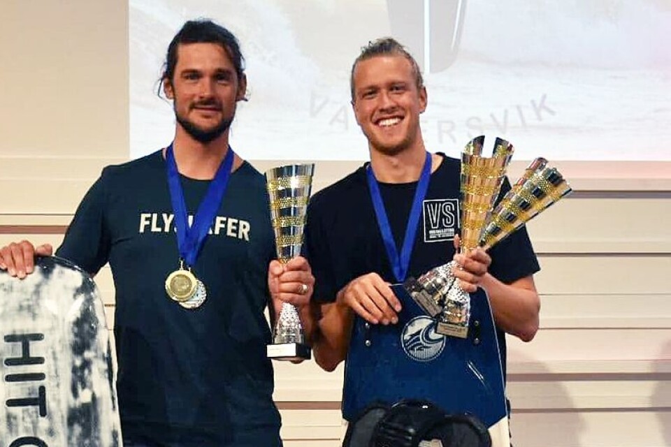 Andreas Gustafsson och Adam Bjärkse från Öland tog guld i kitesurfmästerskapet på västkusten.