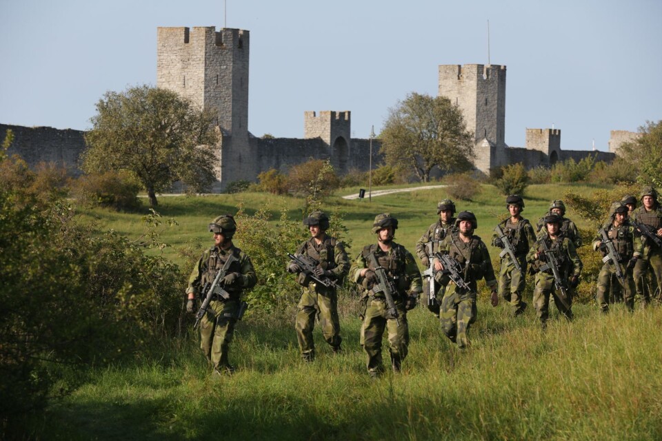 Sverige har ett permanent försvar på Gotland igen. De 150 heltidsanställda soldater från P4 i Skövde som kom till Gotland i förra veckan för en övning får nu stanna tills de blir avlösta.