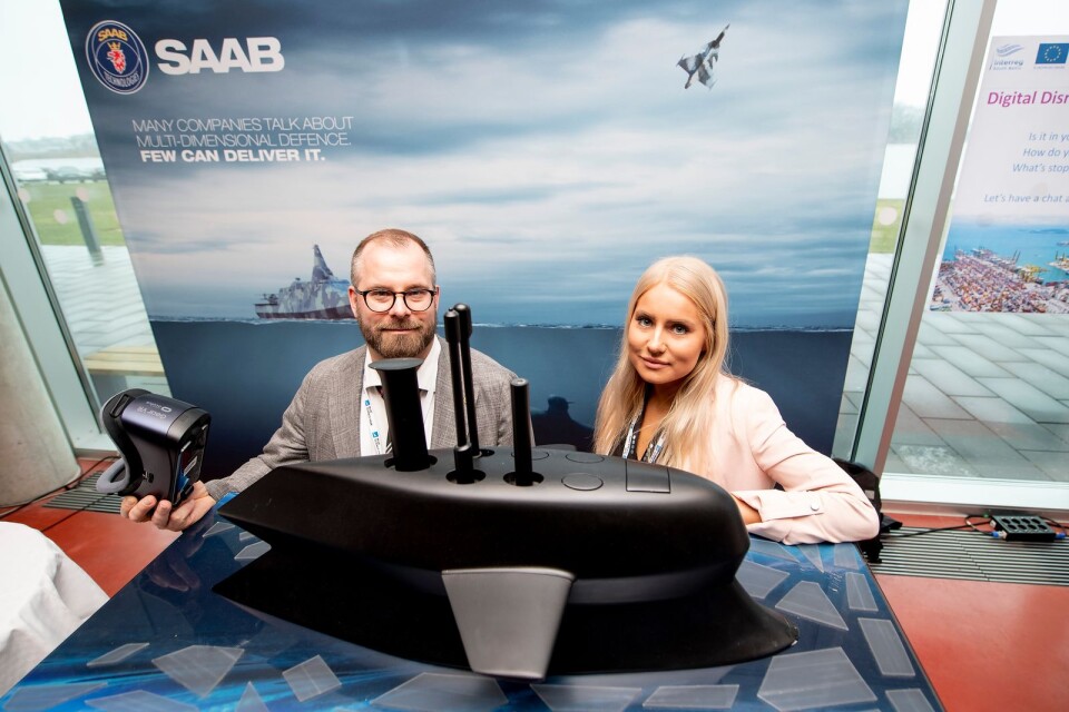 Carl Snaar och Elin Wallenberg på Saab Kockums lät besökarna ta en virtuell tur på HMS Blekinge, den ubåt som ska sjösättas 2022.