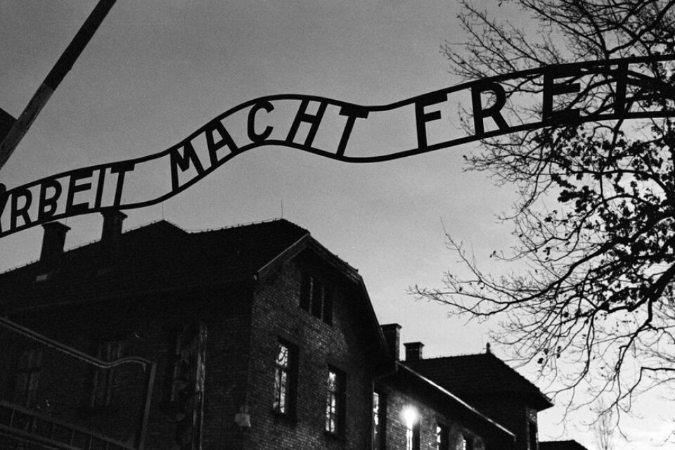 Entrén till koncentrationslägret Auschwitz i Polen. Sex miljoner människor mördades under Förintelsen.