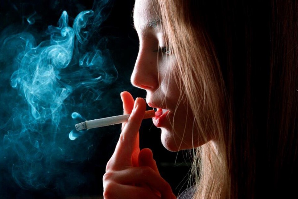 Kommunerna ska kunna stoppa försäljningen av tobak i affärer som säljer till unga under 18 år.