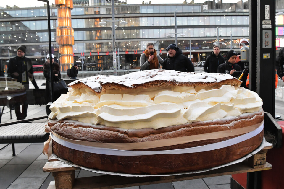 Bageriet Bake My Day försöker slå Guinness-rekord med att baka världens största semla.