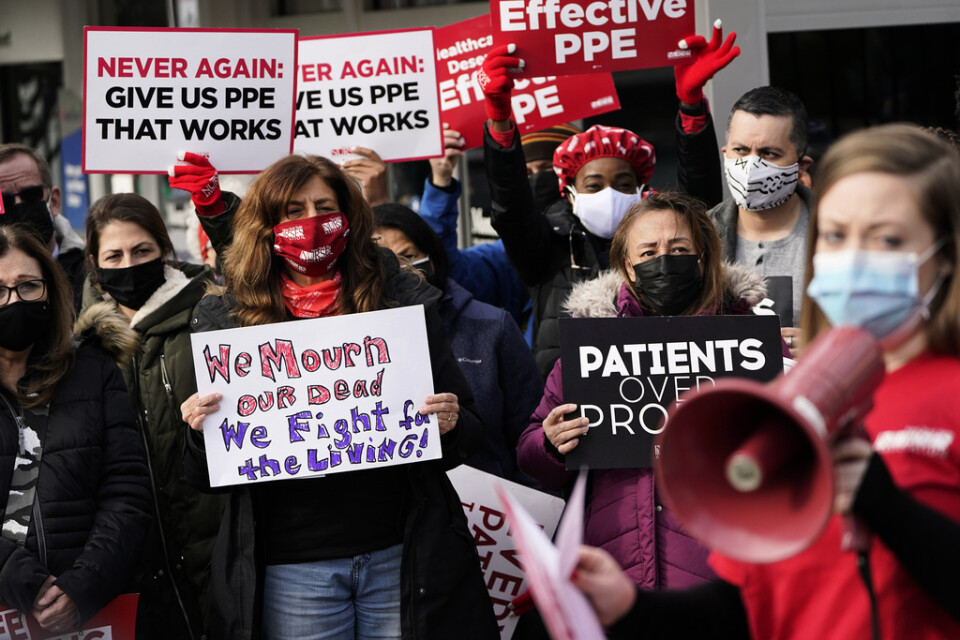 Sjuksköterskor demonstrerar för bättre covidberedskap och tillgång till skyddsutrustning i Bronx i New York.