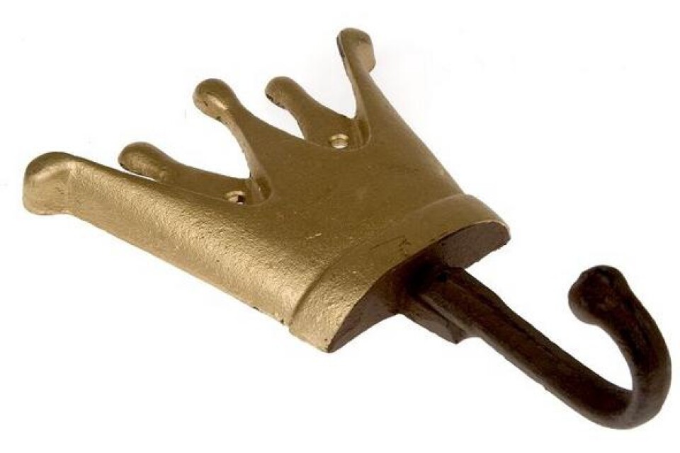 Tung och guldskimrande krok med kunglig touch finns hos Rut och Melkers i Ystad för 49 kronor.