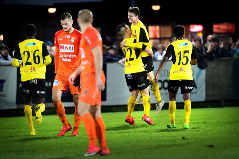 Mjällby hade lekstuga i derbyt mot KFC och vann med 3–0 inför 2 762 åskådare på Vilans IP.