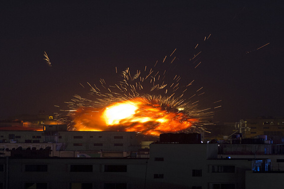 En israelisk attack mot en byggnad i Gaza stad på lördagen.
