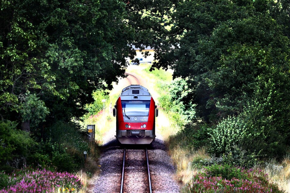”Sanningen är att Tjust- och Stångådalsbanorna är offer för tidigare regerings negligering av de regionala tågbanor som ringlar sig över Sveriges landsbygd.”