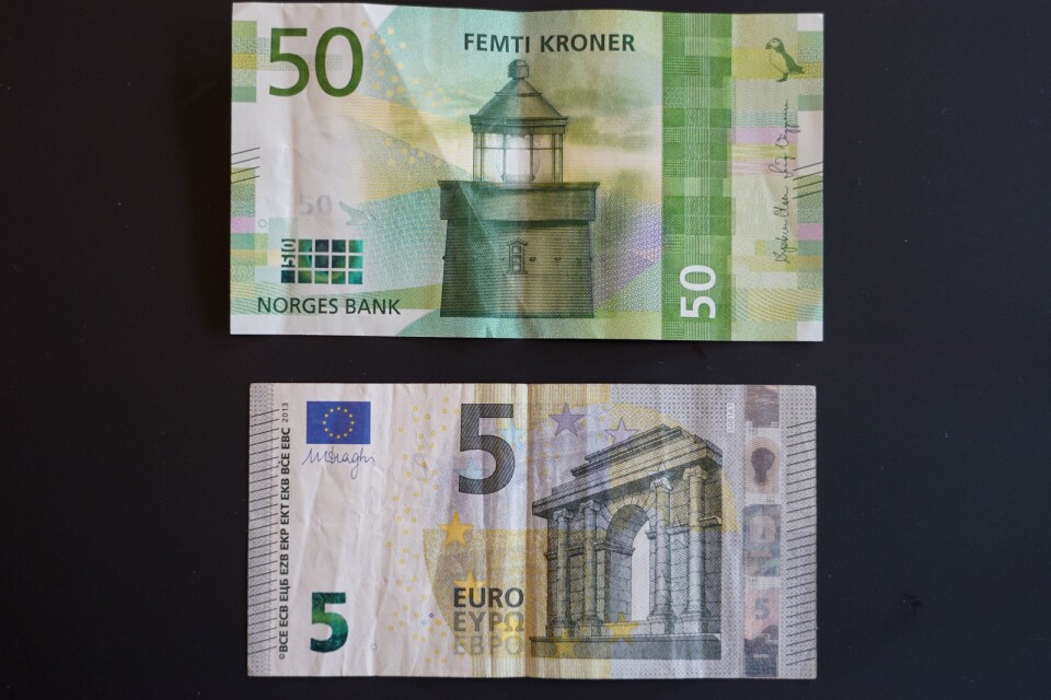 Oslo 20200526. Norsk 50 kroner seddel og 5 euro seddel.Foto: Lise Åserud / NTB scanpix / TT / kod  20520