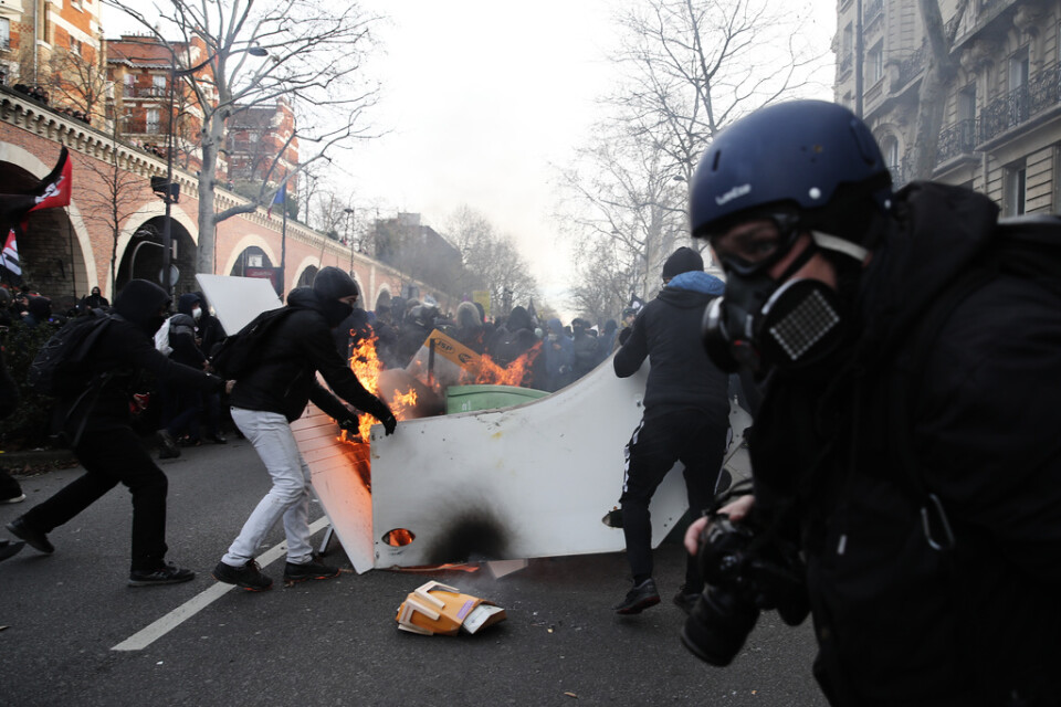Protester i Paris mot den förslagna pensionsreformen.