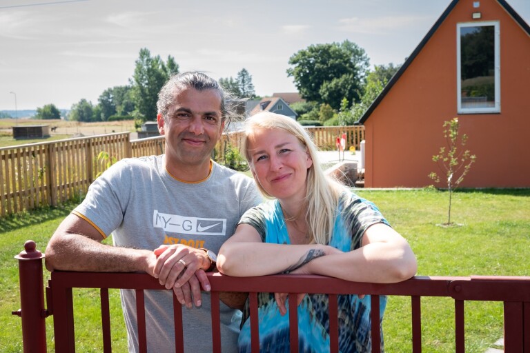 Möt paret som har renoverat ett hus utanför Ystad: ”Hon står bakom mig, och jag står bakom henne”