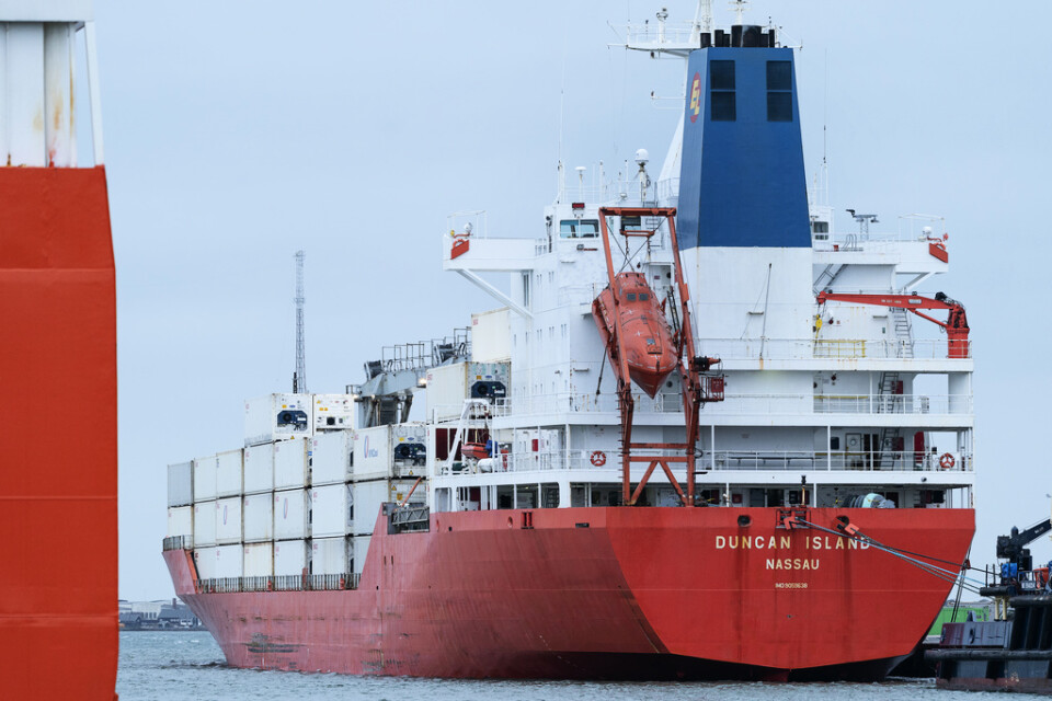 Dansk polis stoppade ett containerfartyg vid Stora Bältbron efter att det smugglat en last på 100 kilo kokain.