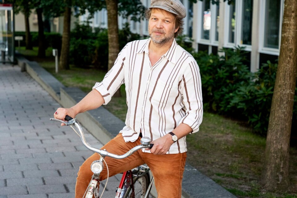Tomas Bannerhed på sin norska DBS, som antingen står för "döden bakom styret" eller "den beste sykkel".