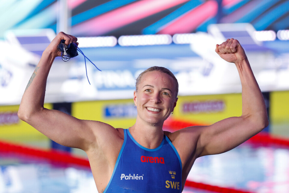 Sarah Sjöström jublar efter segern på 50 meter frisim.