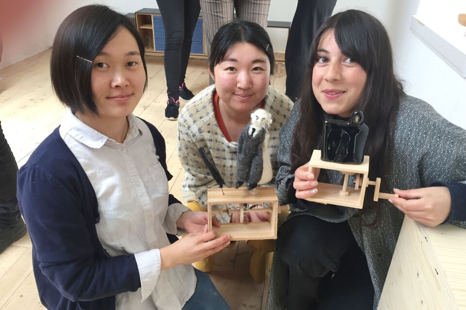 Erika Kobayashi, Ayakoa Tokita och Mina Karami har kombinerat trä, keramik och textil i verket The Automata from ”Smultronstället”.