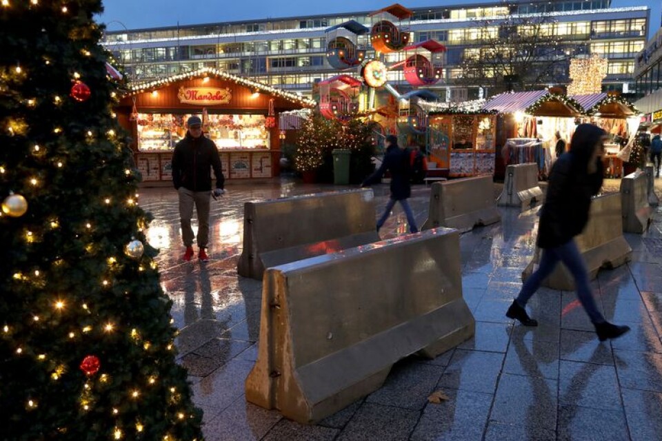 I år är Berlins julmarknader skyddade av betongsuggor efter förra årets terrordåd.