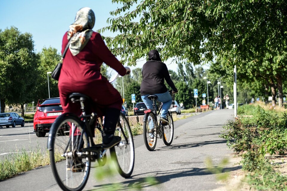 Mor och dotter, Yuksel och Yasemin, gillar att cyklar tillsammans. Det finns många fina cykelvägar i Kristianstad, tycker de.