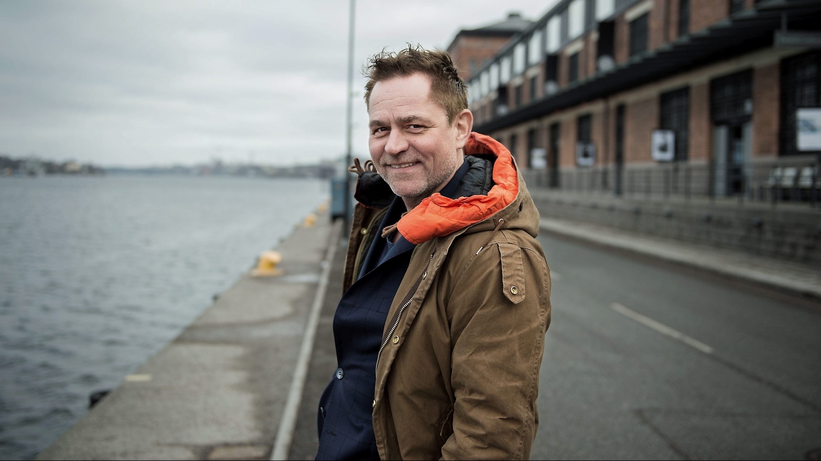 Bild 1: Den evigt unge programledaren Rickard Olsson fyller 50 år och känner att han måste börja se om sitt hus. Foto: Noella Johansson/TT