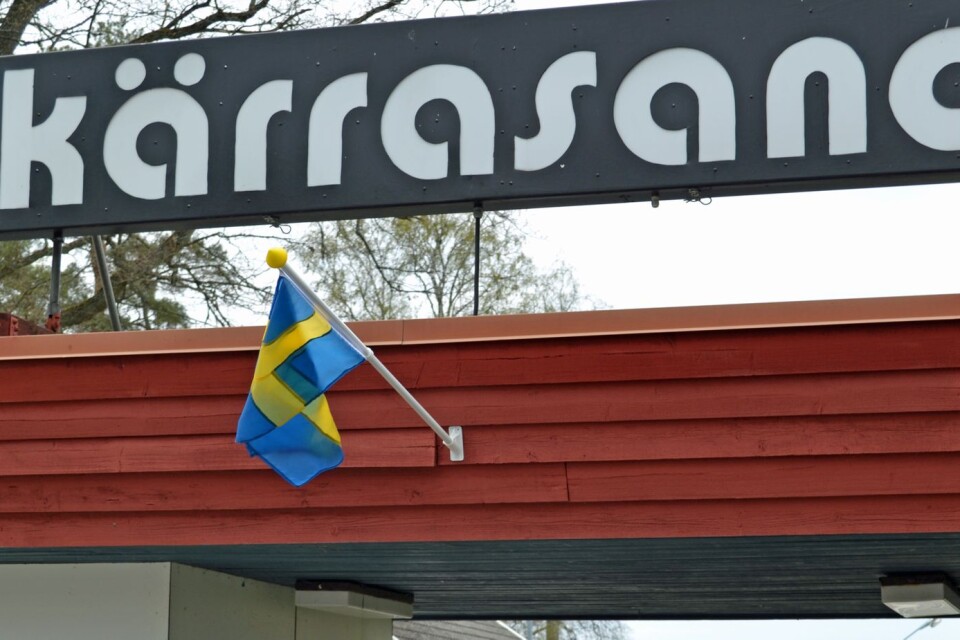 Nationaldagen firas redan den 5 juni med party på Kärrasand. Björn Rosenström och lokala coverbandet Något för alla med sin bas i Tingsryd.