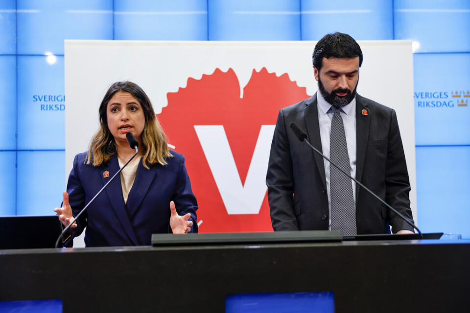 Vänsterpartiets ledare Nooshi Dadgostar (V) och Ali Esbati (V), ekonomisk-politisk talesperson, presenterar partiets vårbudgetmotion.