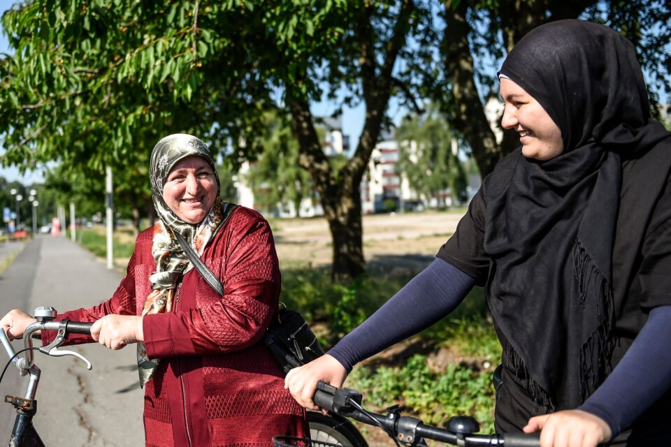 Mother and daughter Yuksel and Yasemin Yazicioglu ,enjoy cycling together. ”Cycling is great”, says Yasemin.